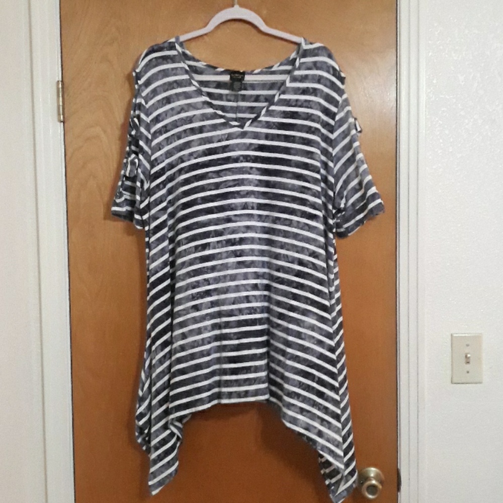 Asymmetrical hem Tunic with sleeve detail